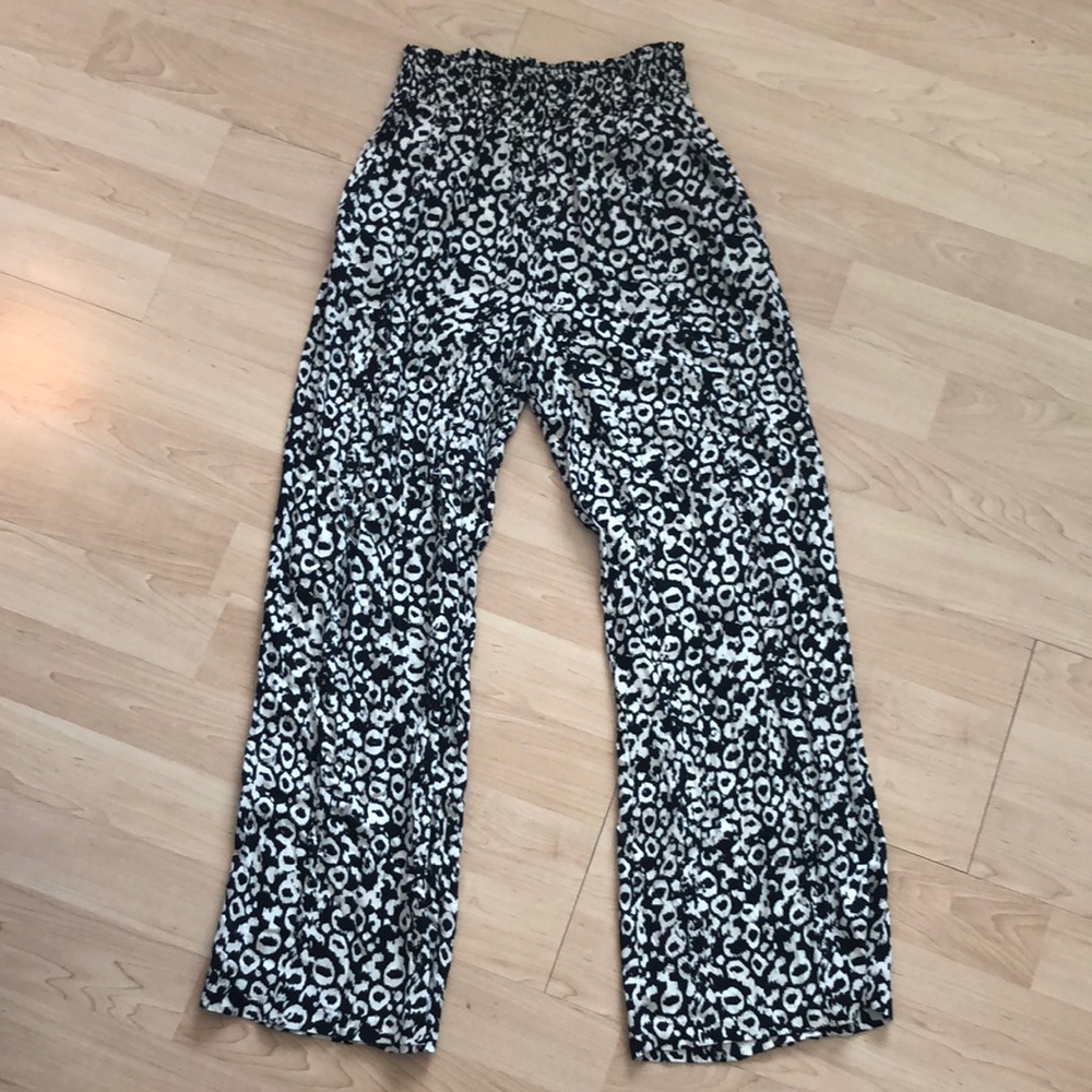 Francesca’s Flowy Black and White Pants